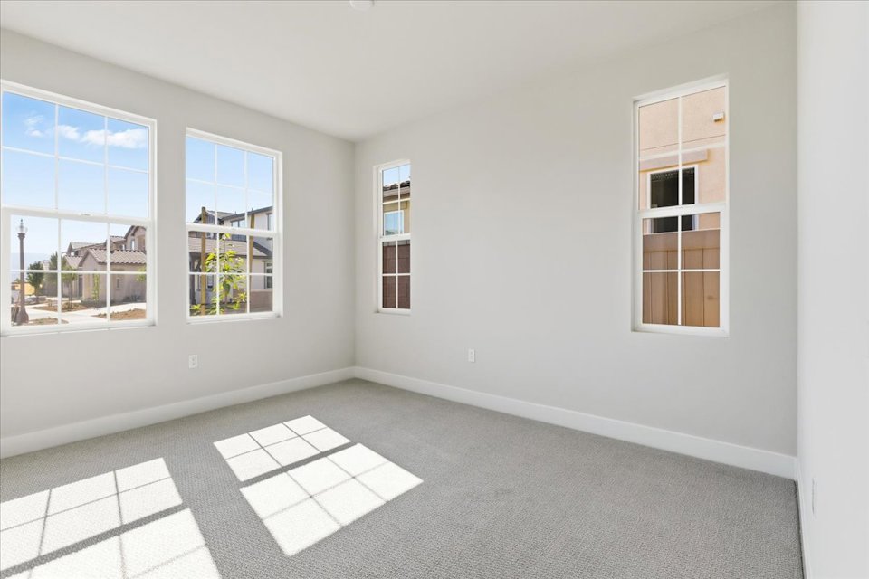 A room with windows.