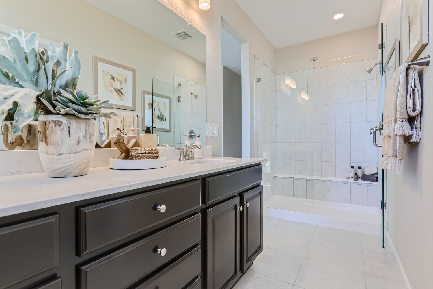 A bathroom with a sink and a mirror.