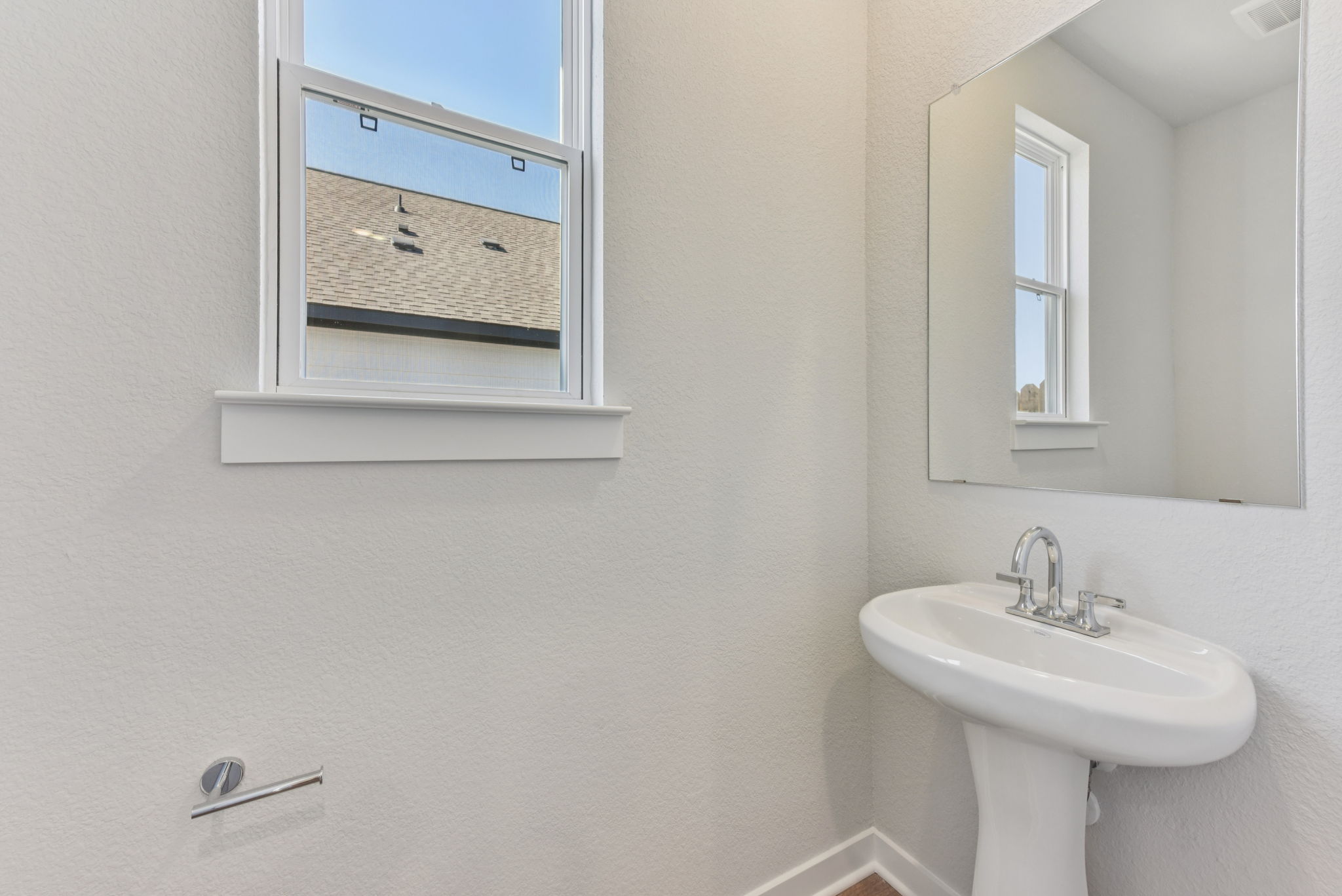 A bathroom with a sink and mirror.