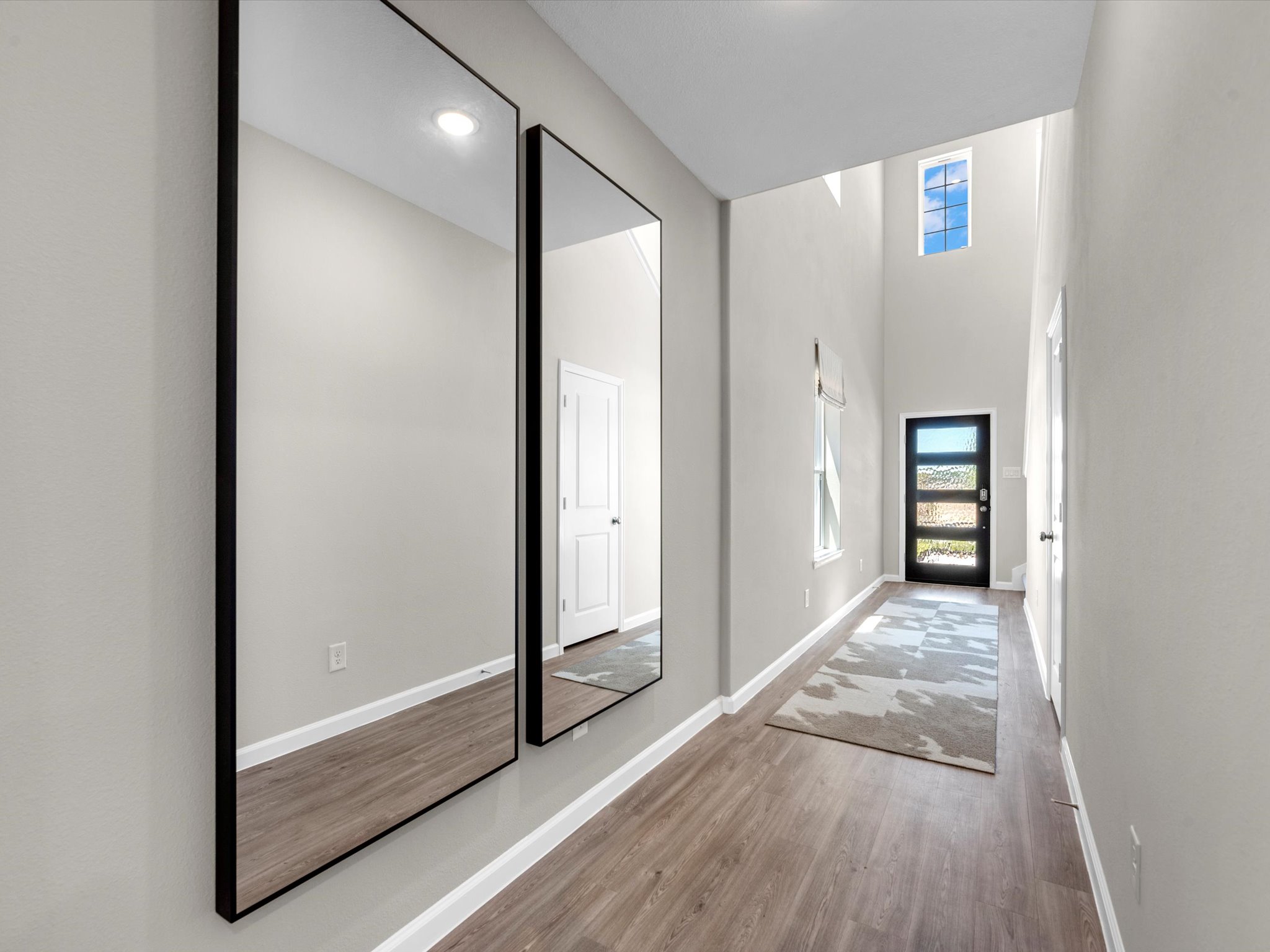 A room with a tv and a rug.