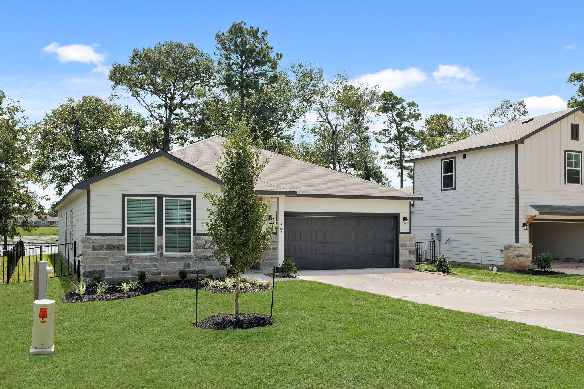 030107 469 Shoreview Drive