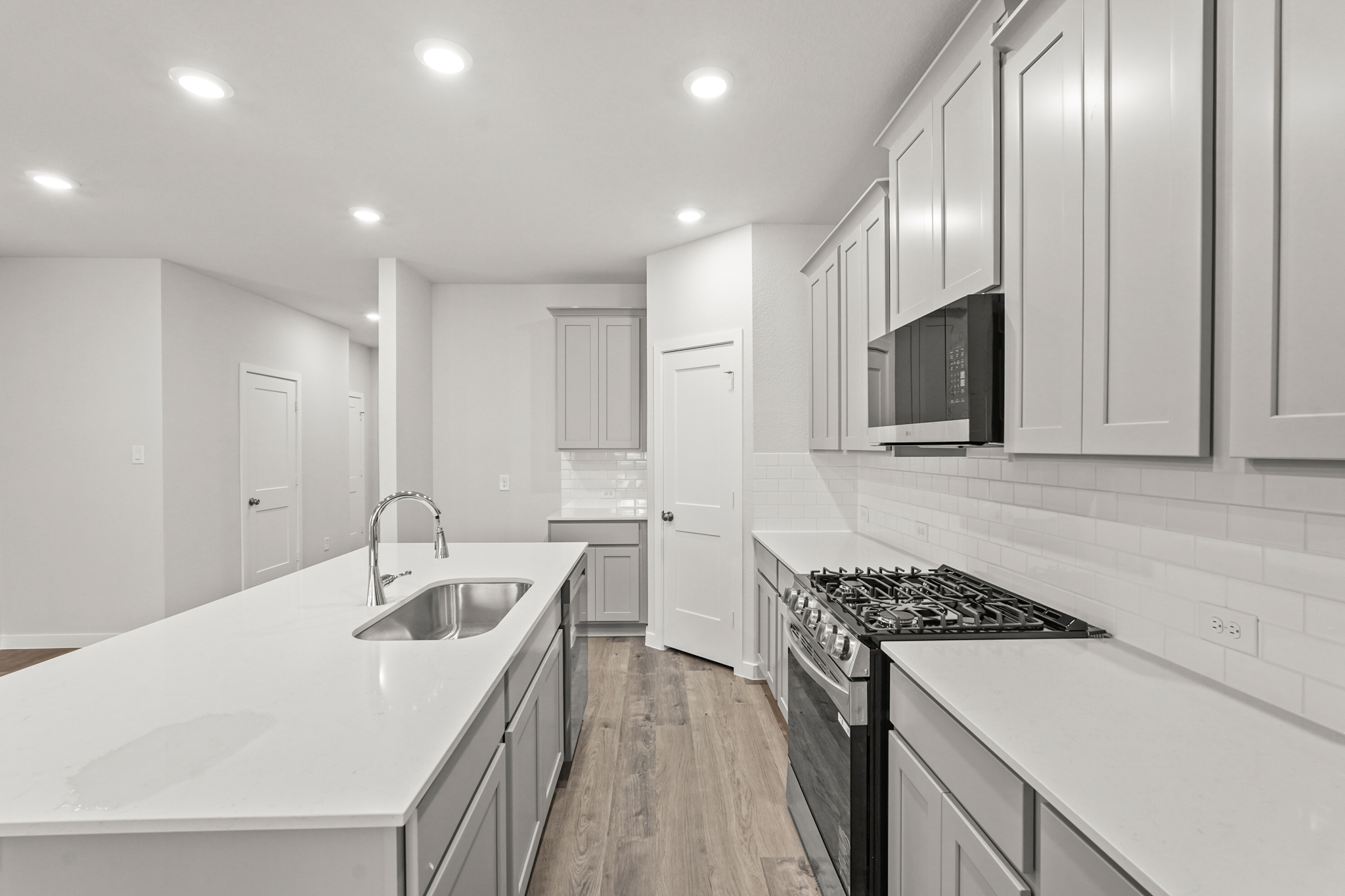 A kitchen with white cabinets.