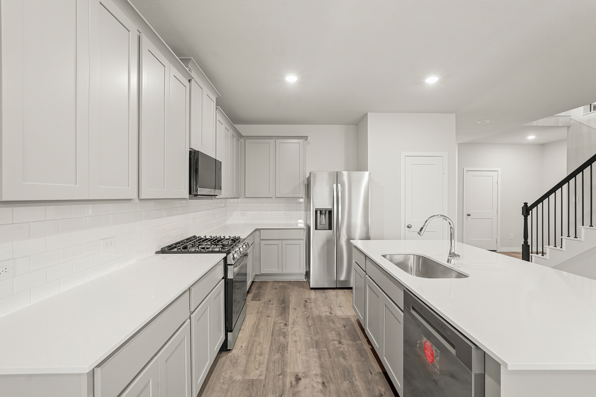 A kitchen with white cabinets.