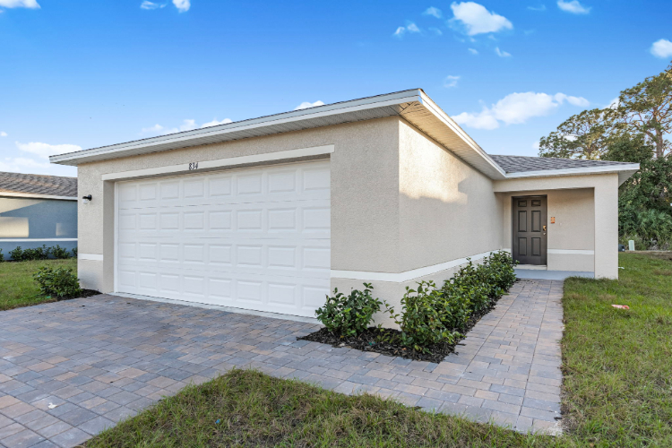 0026 834 Friendship Circle