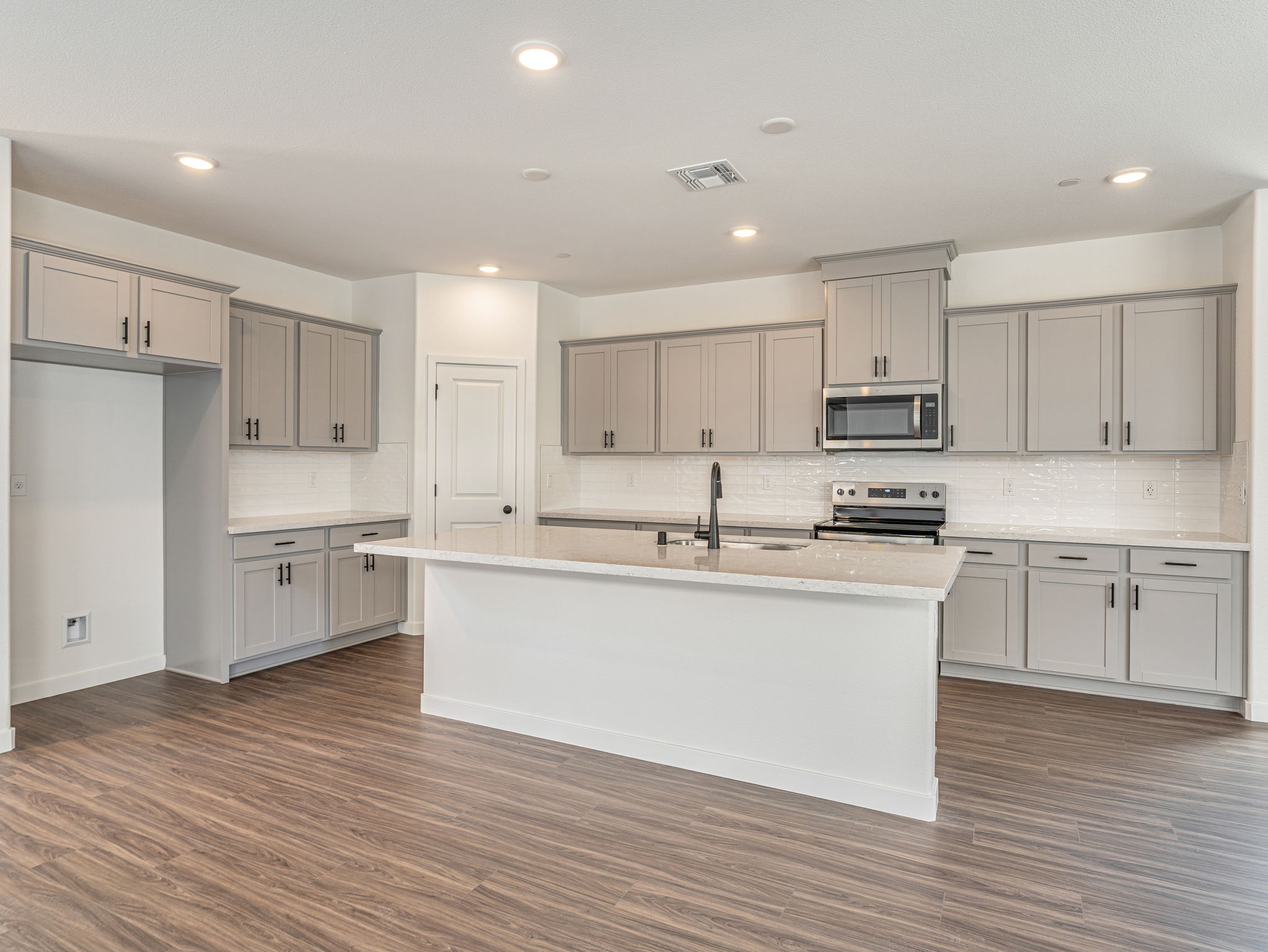 A kitchen with white cabinets.